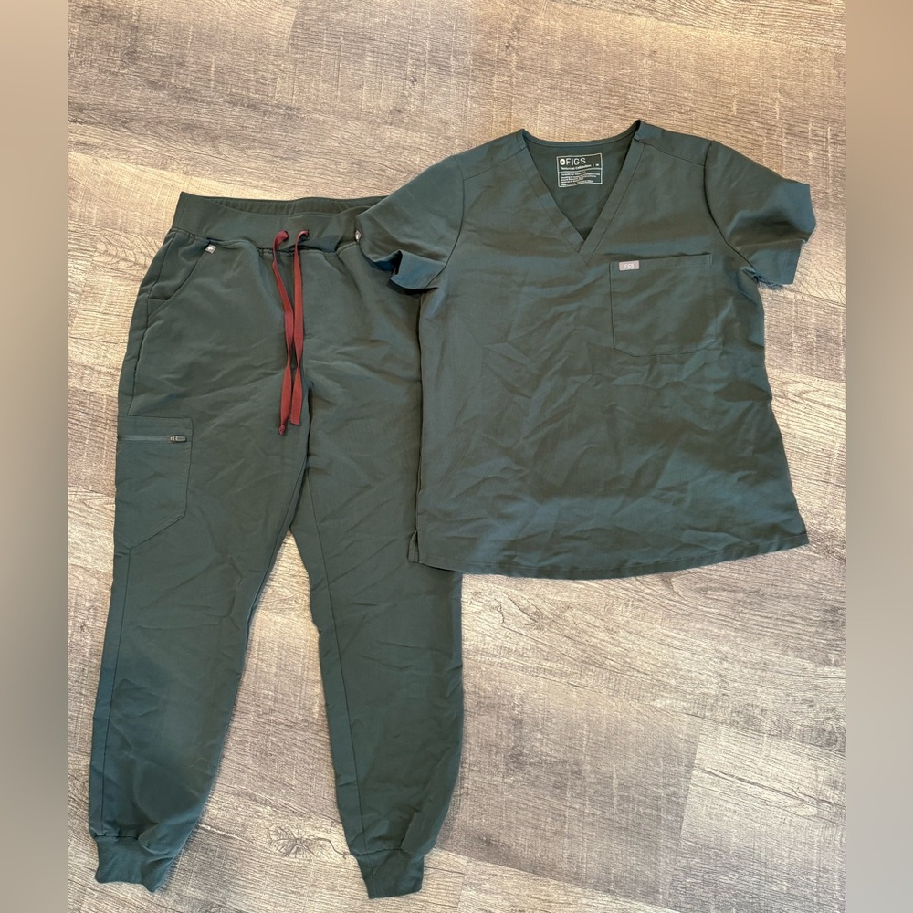 Figs scrub top Medium  scrub joggers Medium